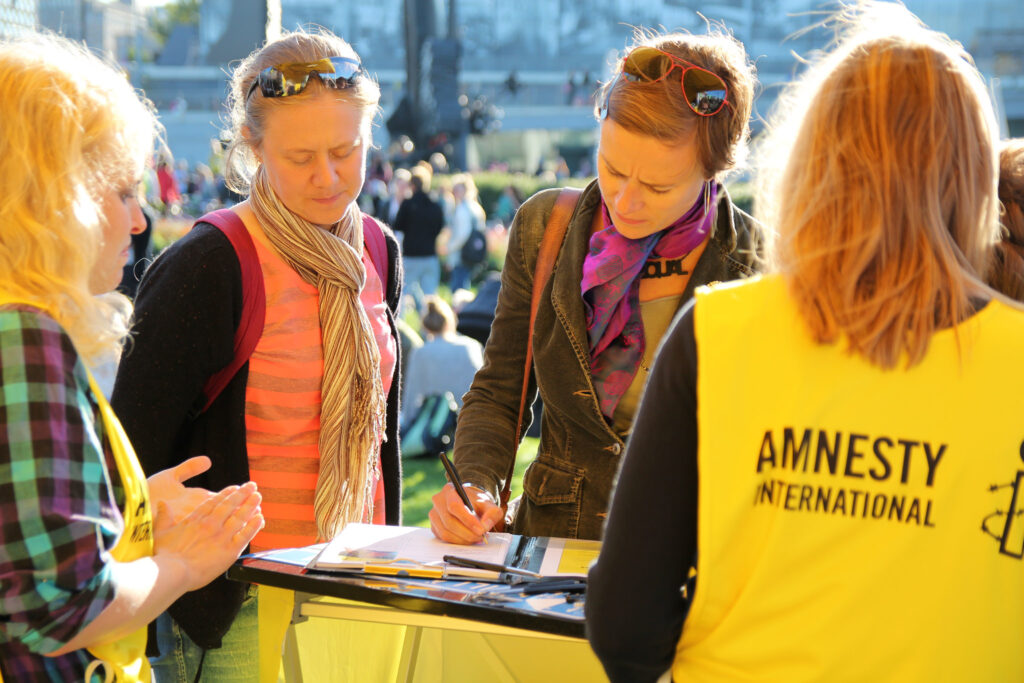 Amnesty International street recruitment